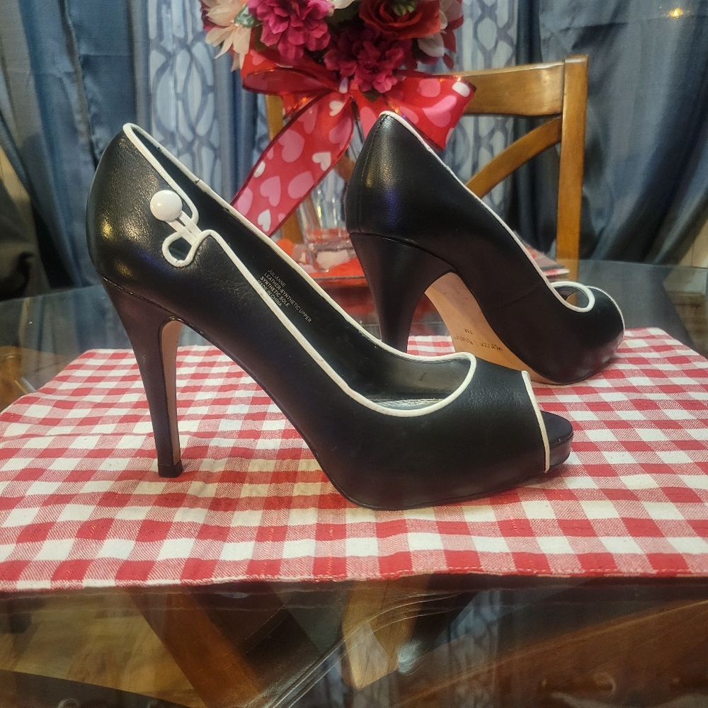 Size 7 WHITE HOUSE/BLACK MARKET WOMENS HEELS BLACK/WHITE TRIM OPEN TOED PUMP